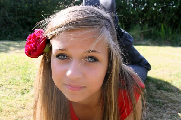 Schöne Teenager-Mädchen — Stockfoto