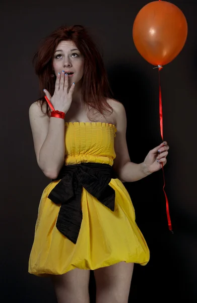 Menina da moda com balão — Fotografia de Stock