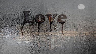 aşk, metin yoğunlaşma pencerede, yağmur sonrası