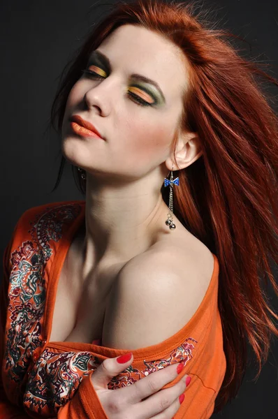 젊은 섹시 한 빨강 머리 소녀 스톡 사진