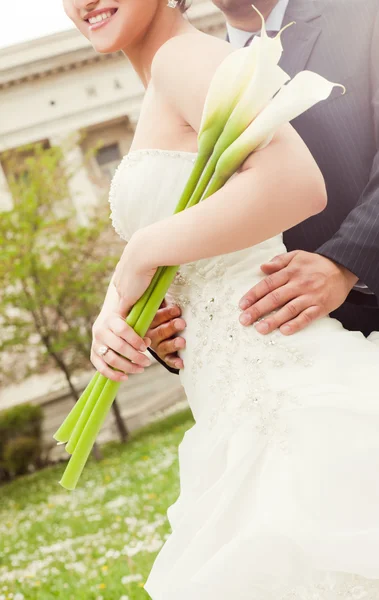 Wedding couple embracing — Stock Photo, Image