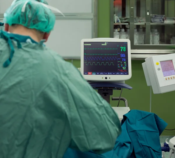 Cirugía de monitor de cardiografía — Foto de Stock