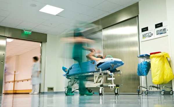 Ziekenhuis gang trolley — Stockfoto