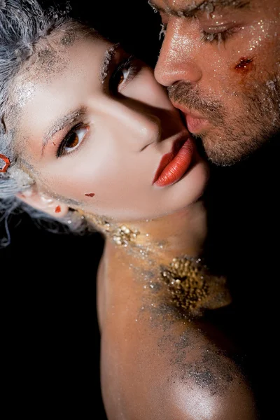 Adam öpüşme güzel kadın — Stok fotoğraf