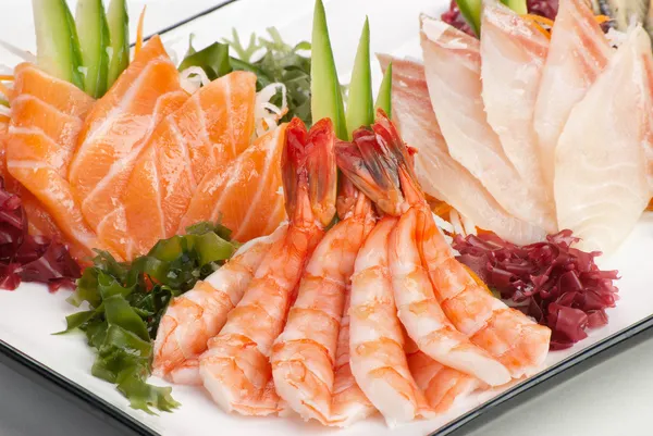 Set de Sashimi en Daikon con Algas, Pepino —  Fotos de Stock