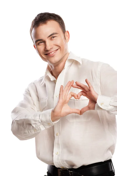 Портрет счастливого человека, делающего сердце из своих рук — стоковое фото