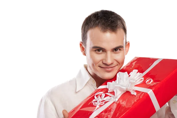 Homme souriant tenant cadeau isolé sur blanc — Photo