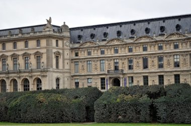 louvre paris.museum görünümünü.