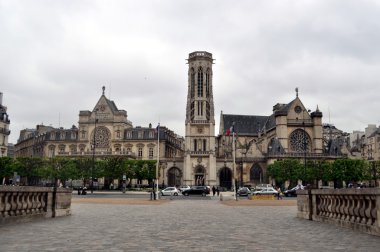 louvre paris.museum görünümünü.