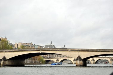 seine.paris kıyısında.