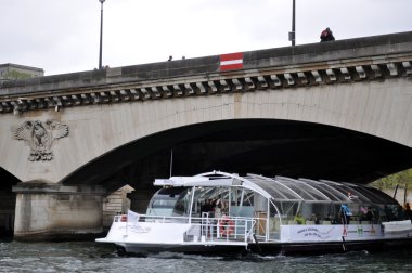 seine.paris kıyısında.