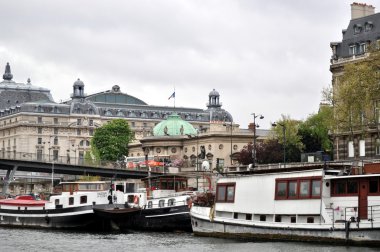 seine.paris kıyısında.