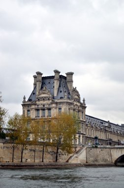 seine.paris kıyısında.