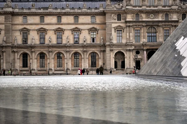 View of Paris.Museum the Louvre. — Stock Photo, Image