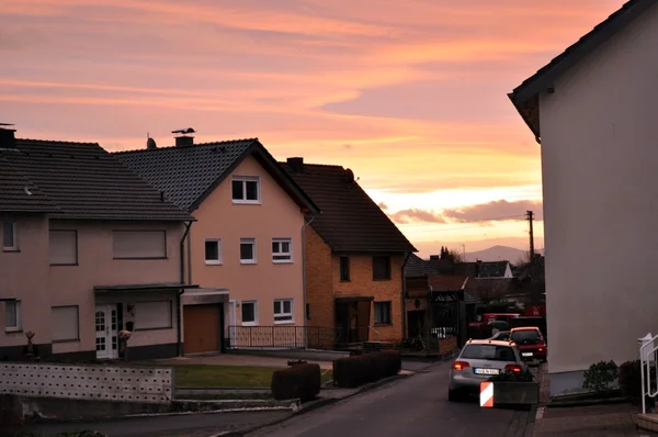 Východ slunce v německé vesnici — Stock fotografie