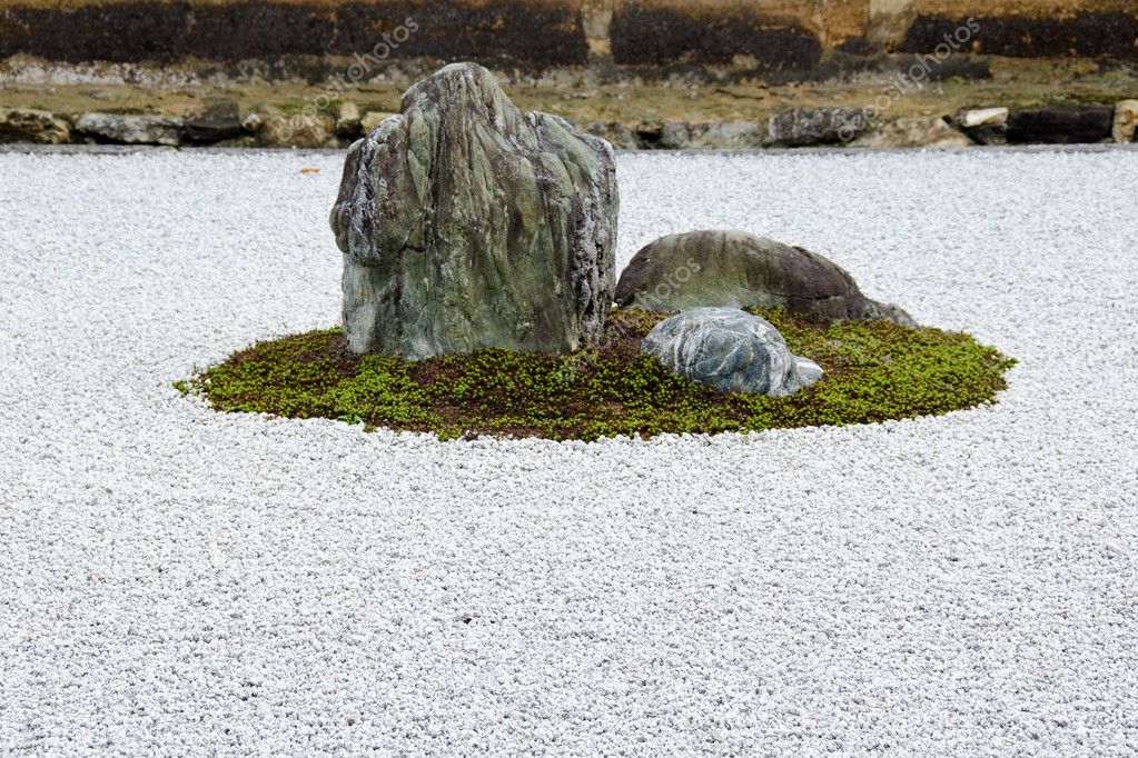 Giardino di pietra zen al tempio ryoanji, kyoto — foto stock ... Giardino di pietra