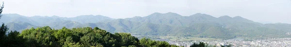 Panoramautsikt över bergen runt arashiyama — Stockfoto