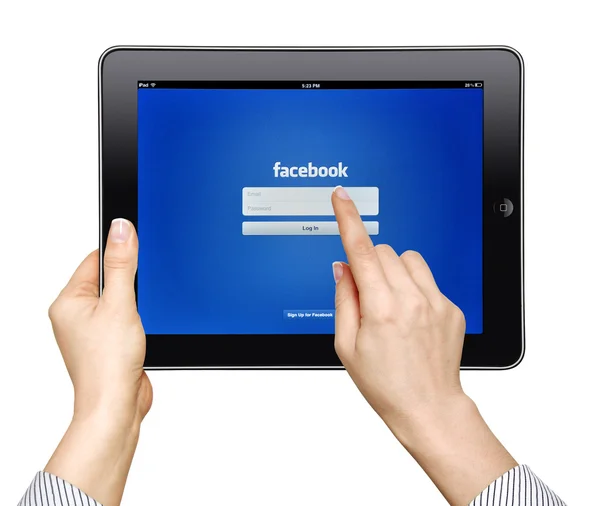 Ipad 与 facebook 的应用程序 — 图库照片