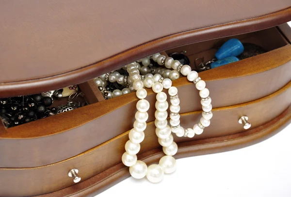 Caixa de jóias com peals — Fotografia de Stock