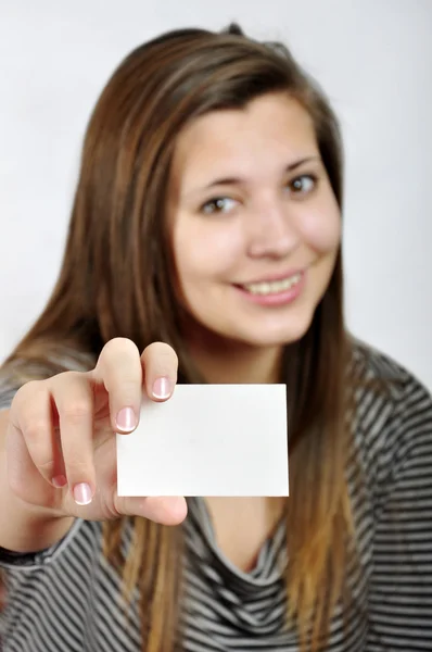 Γυναίκα με επαγγελματική κάρτα — Φωτογραφία Αρχείου