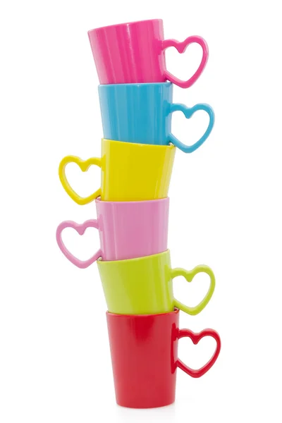 Stapel voor kleurrijke cups, geïsoleerd — Stockfoto