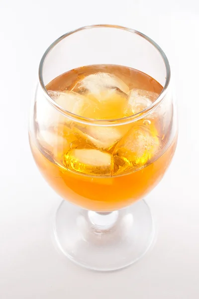 Whisky s ledem ve sklenici — Stock fotografie