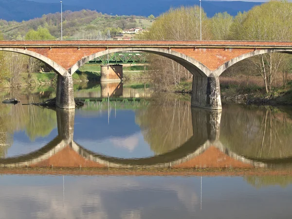 Arno üzerinde köprü — Stok fotoğraf