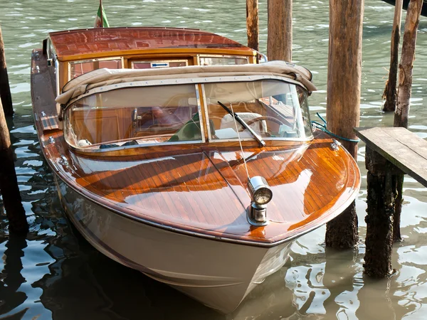 Barco de madera — Foto de Stock