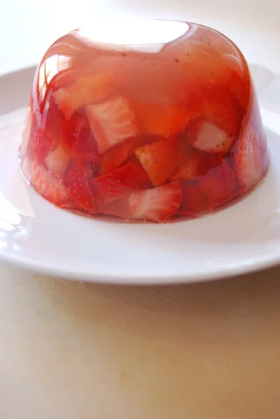 Gelee mit Erdbeeren — Stockfoto