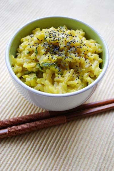 黄飯と箸 — ストック写真
