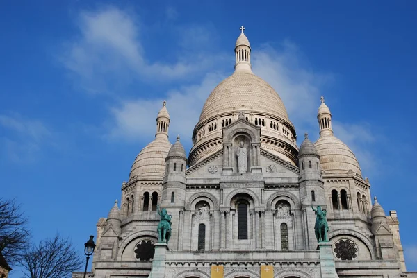 圣心大教堂、 蒙马特高地巴黎 — 图库照片
