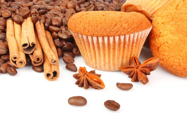 Muffins and coffee beans — Stock Photo, Image