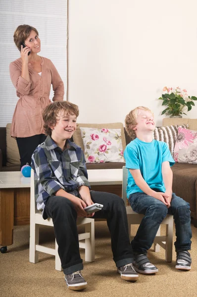 Children watching tv — Stock Photo, Image