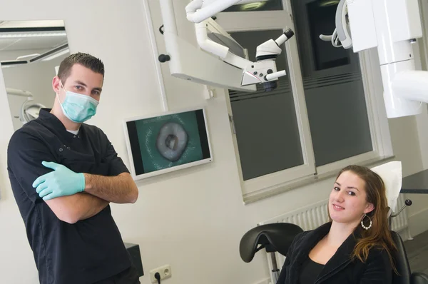Οδοντίατρος και τον ασθενή — Φωτογραφία Αρχείου