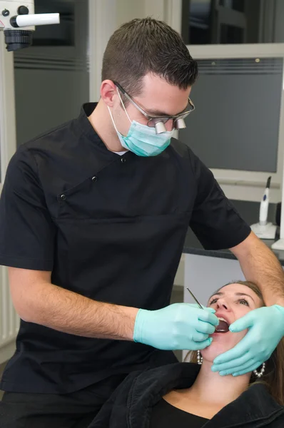 Пацієнт на стоматологічній практиці — стокове фото