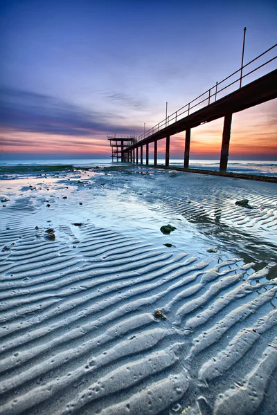 Indah warna-warni matahari terbit sepanjang pantai — Stok Foto