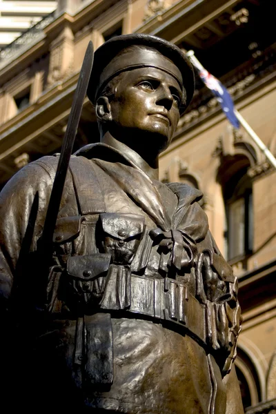 Sidney, Avustralya 'daki Martin Place' de savaş anıtı. — Stok fotoğraf