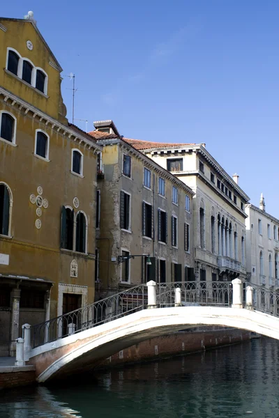 Канал в Венеции — стоковое фото
