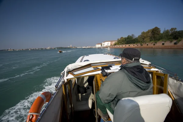 Венеция на лодке — стоковое фото