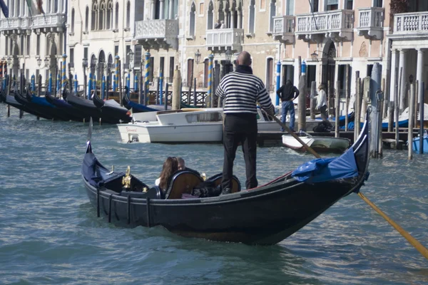 Gôndola tradicional em Veneza — Fotografia de Stock