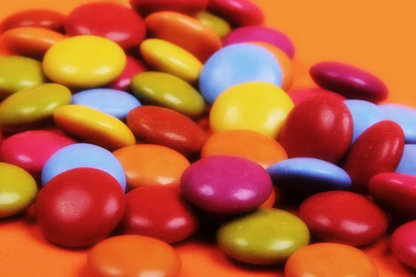 Цветные конфеты — стоковое фото