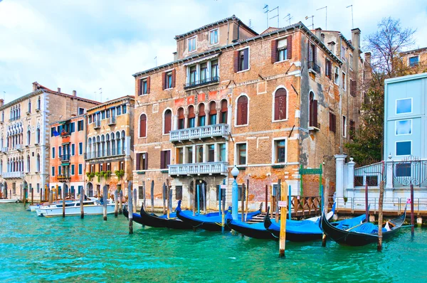 Venice, Italy - canal, gondolas and buildings — Stock Photo, Image