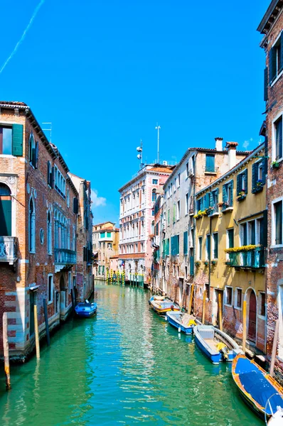 Venice, Italy - canal, boats and houses — Stock Photo, Image