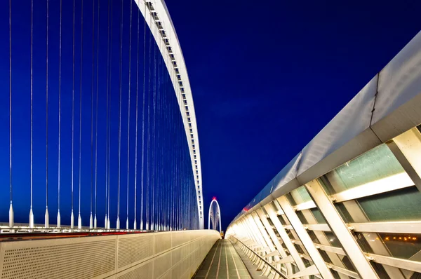 Reggio emilia, İtalya - calatrava köprüler patika — Stok fotoğraf