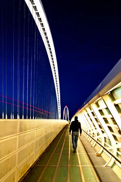 Reggio emilia, Itálie - Calatravy mosty pěšina — Stock fotografie