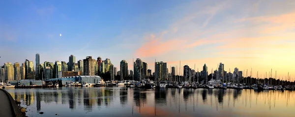 Ванкувер Skyline в сумерках — стоковое фото