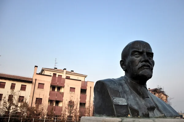 Socha Lenina v cavriago, emilia-romagna, Itálie — Stock fotografie