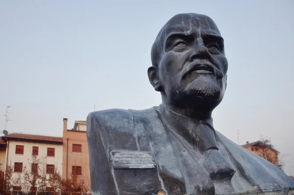 Standbeeld van Lenin in cavriago, emilia-romagna, Italië — Stockfoto