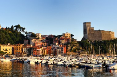 Lerici tipik köy, Liguria 'daki Kale ve liman