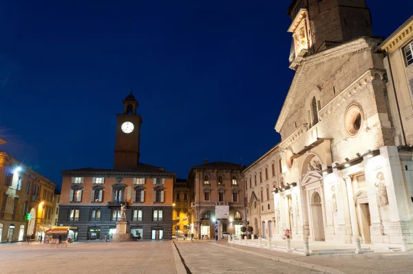 Katedra i zabytkowe budynki w Reggio Emilia — Zdjęcie stockowe